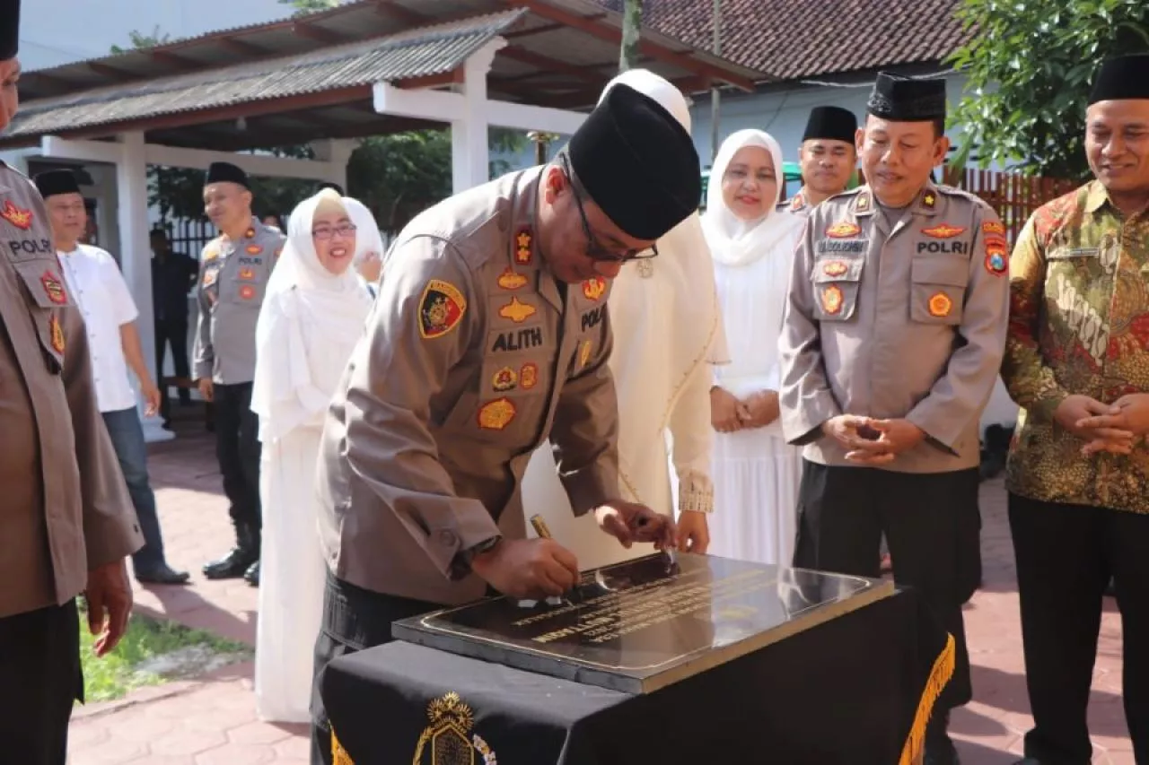 Kapolres Resmikan Renovasi Masjid Baitul Muttaqin Asrama Polisi Trenggalek