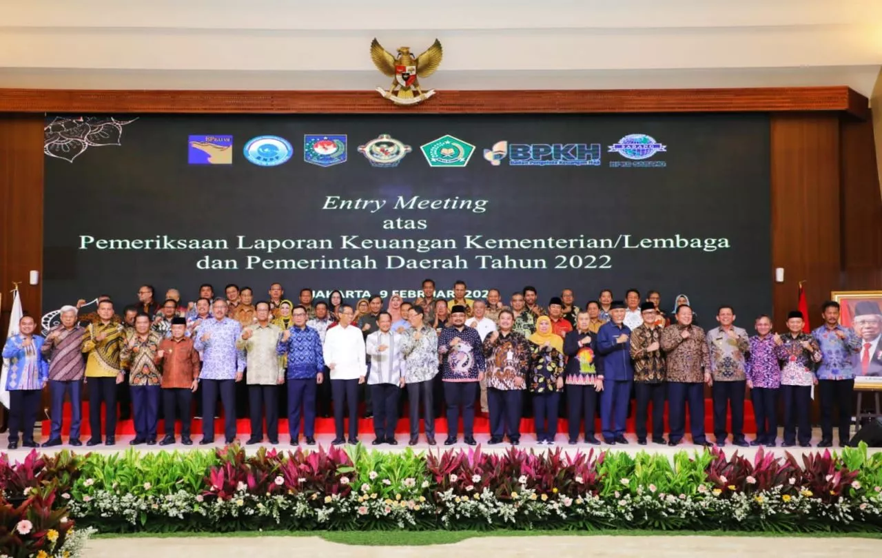 Gubernur Khofifah Komitmen Tingkatkan Kualitas Pelaporan Keuangan Daerah di Jatim