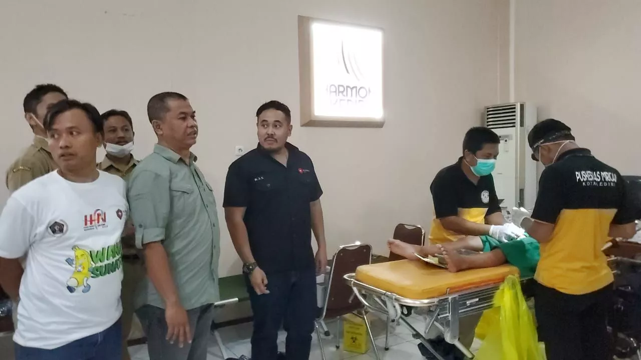 Patriots Group dan PWI Jatim Kolaborasi Gelar Khitanan Massal di Kediri