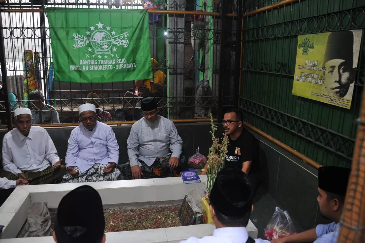 Anies Ziarah ke Makam KH Mas Alwi, Pencetus Nama NU di Surabaya