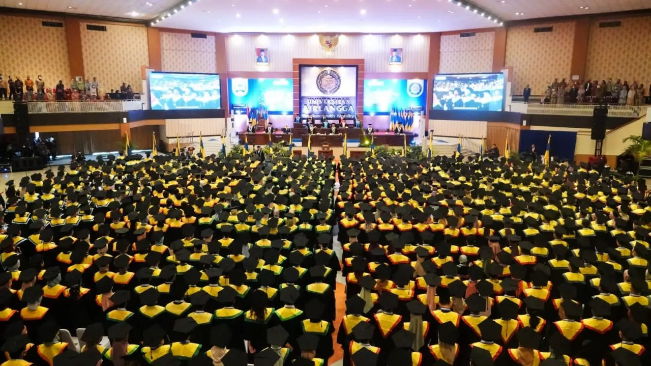 Gubernur Khofifah Optimis Lulusan Universitas Airlangga Siap dan Kuat Hadapi Tantangan Global