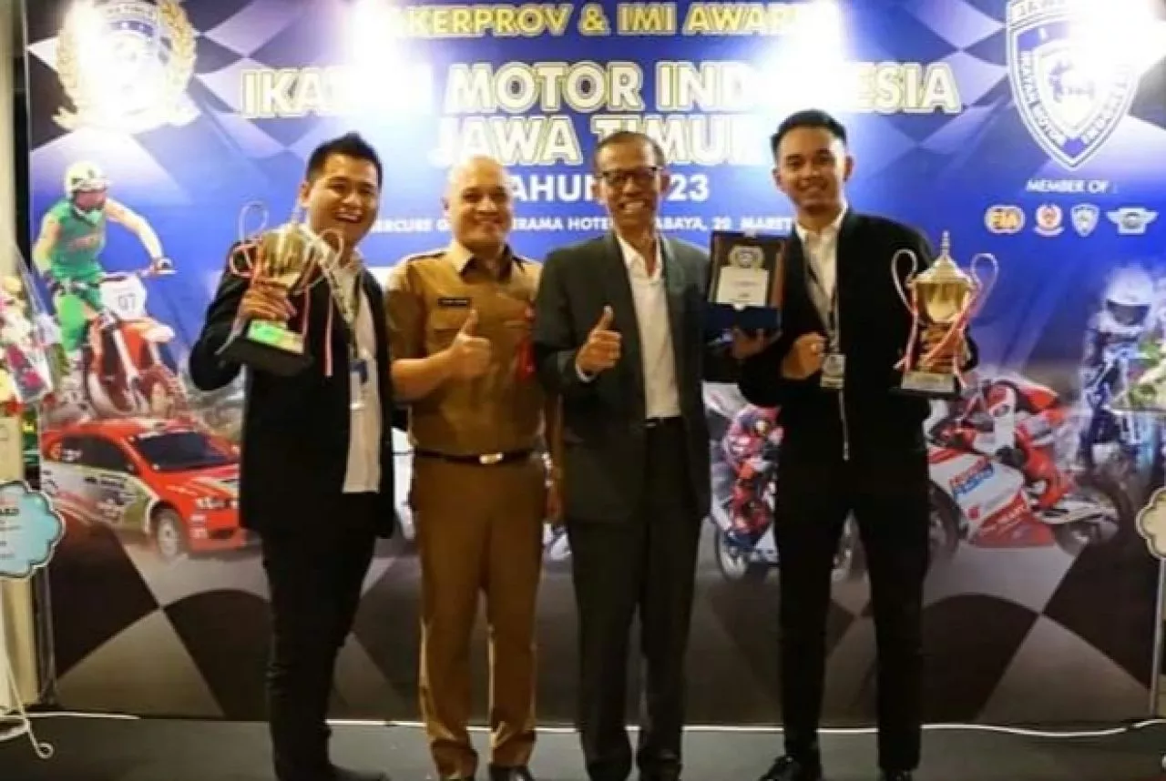 Bupati dan Dua Atlet Magetan Terima IMI Jatim Award 2023