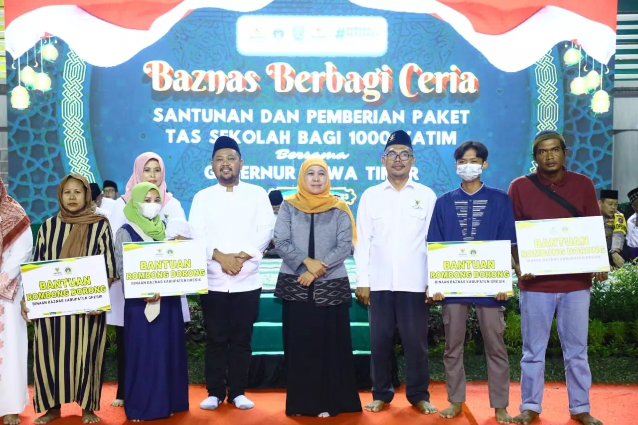 Safari Ramadhan di Gresik, Gubernur Khofifah bersama Baznas Jatim Santuni 1000 Anak Yatim