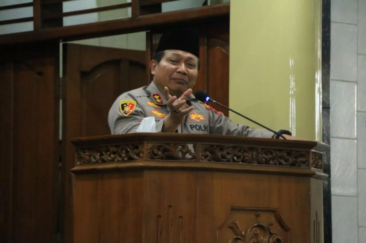 Jumat Curhat di Masjid Al Falah, Kapolda Jatim Sampaikan Perkembangan Kamtibmas di Jawa Timur
