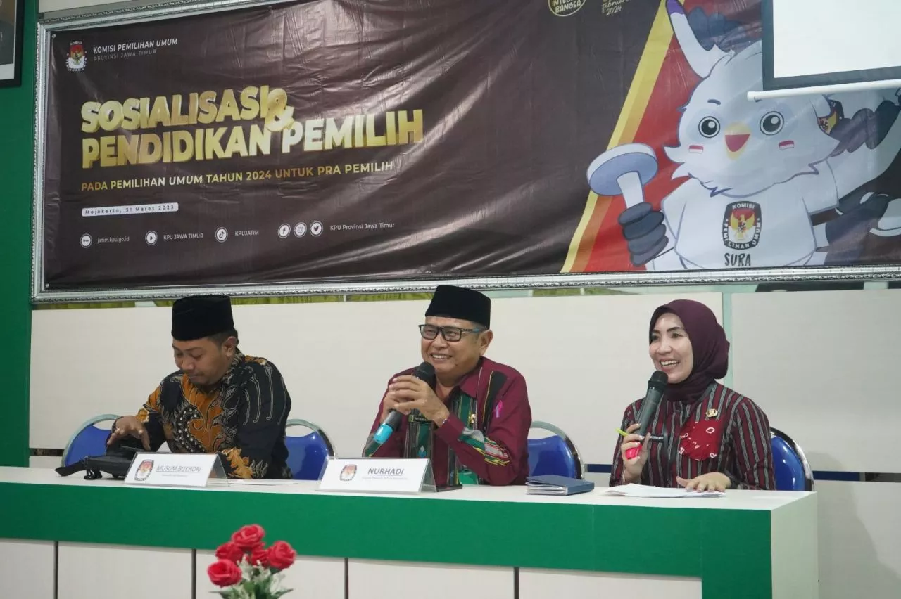 KPU Jatim Sosialisasi Pendidikan Pemilih bersama dewan guru dan siswa MTSN Mojokerto