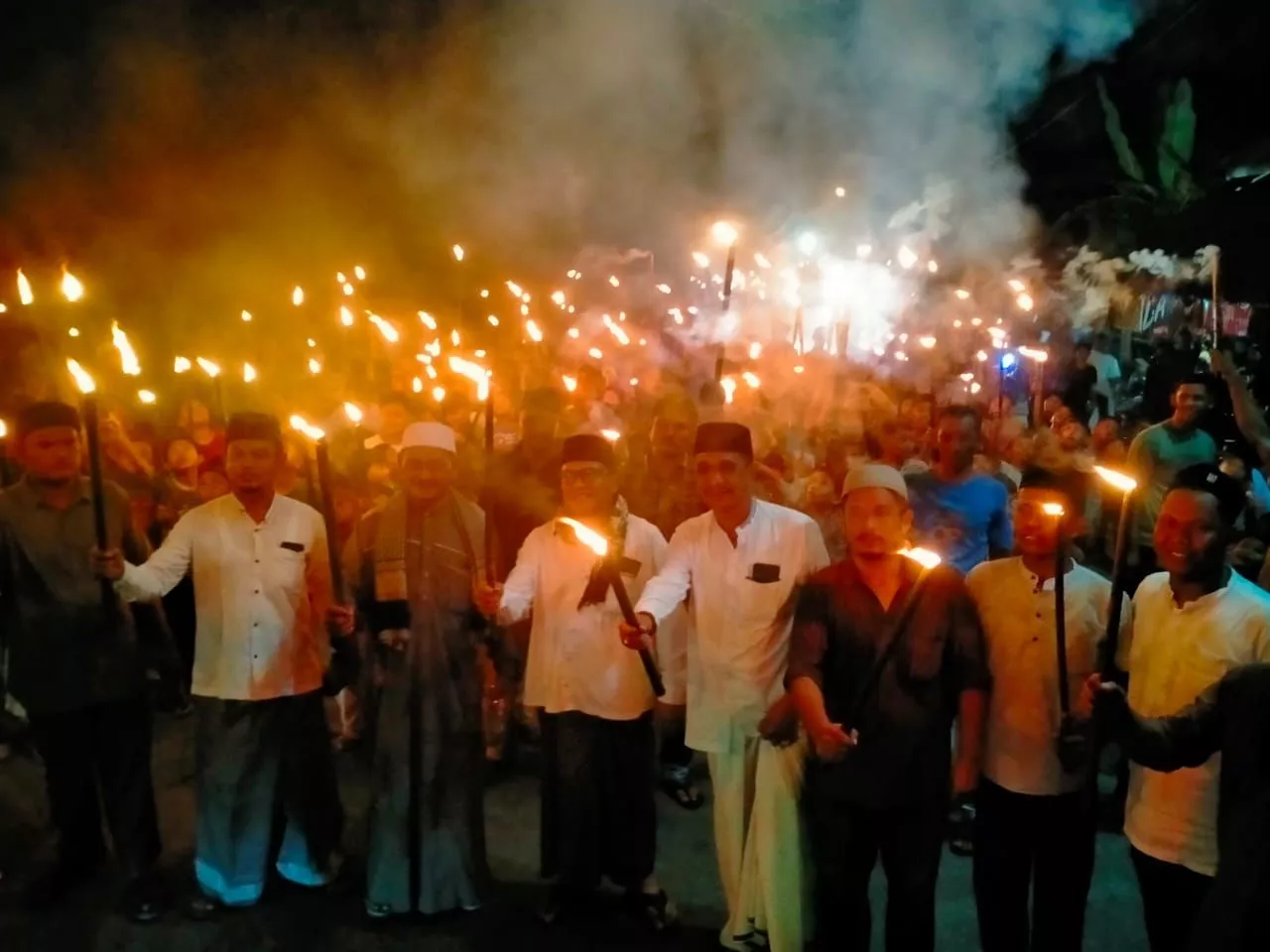 Seribu Obor Meriahkan Pawai Takbir Menyambut Idul Fitri 1444 Hijriah Di Pidie