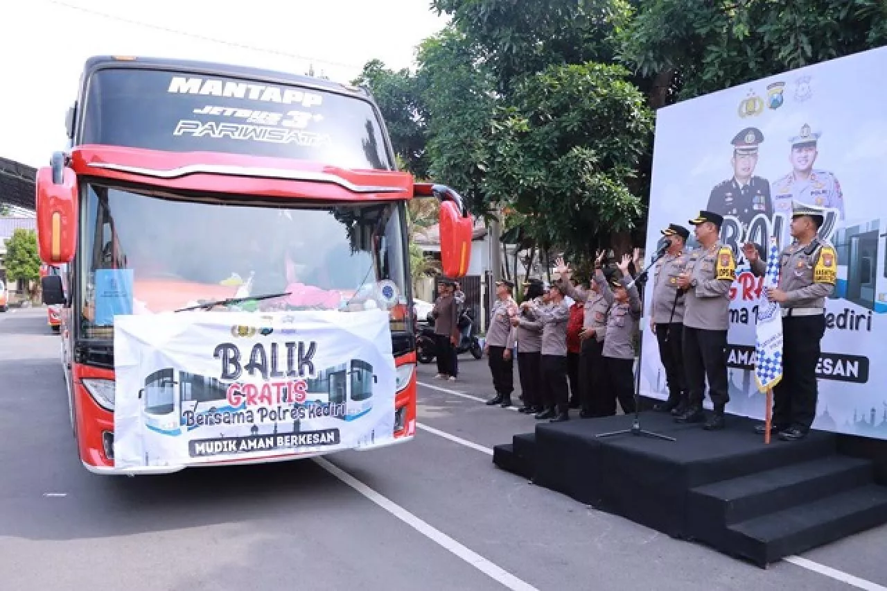 Hari Ini Polres Kediri Kota Berangkatkan Bus Untuk Balik Mudik Gratis ke Jakarta