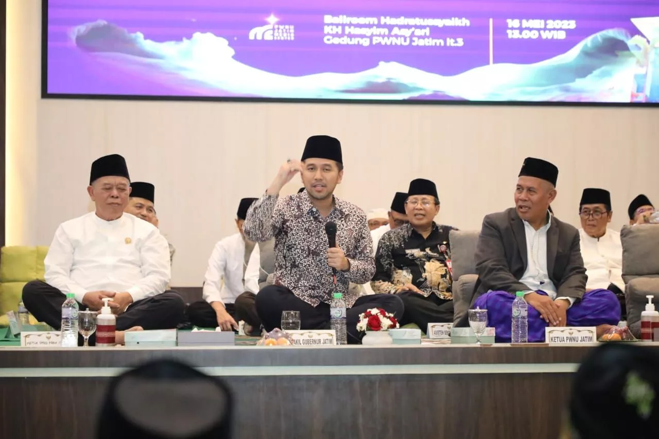 Hadiri Halal Bi Halal PWNU Jatim, Wagub Emil Ajak Jaga Kebersamaan Demi Kemajuan dan Kesejahteraan