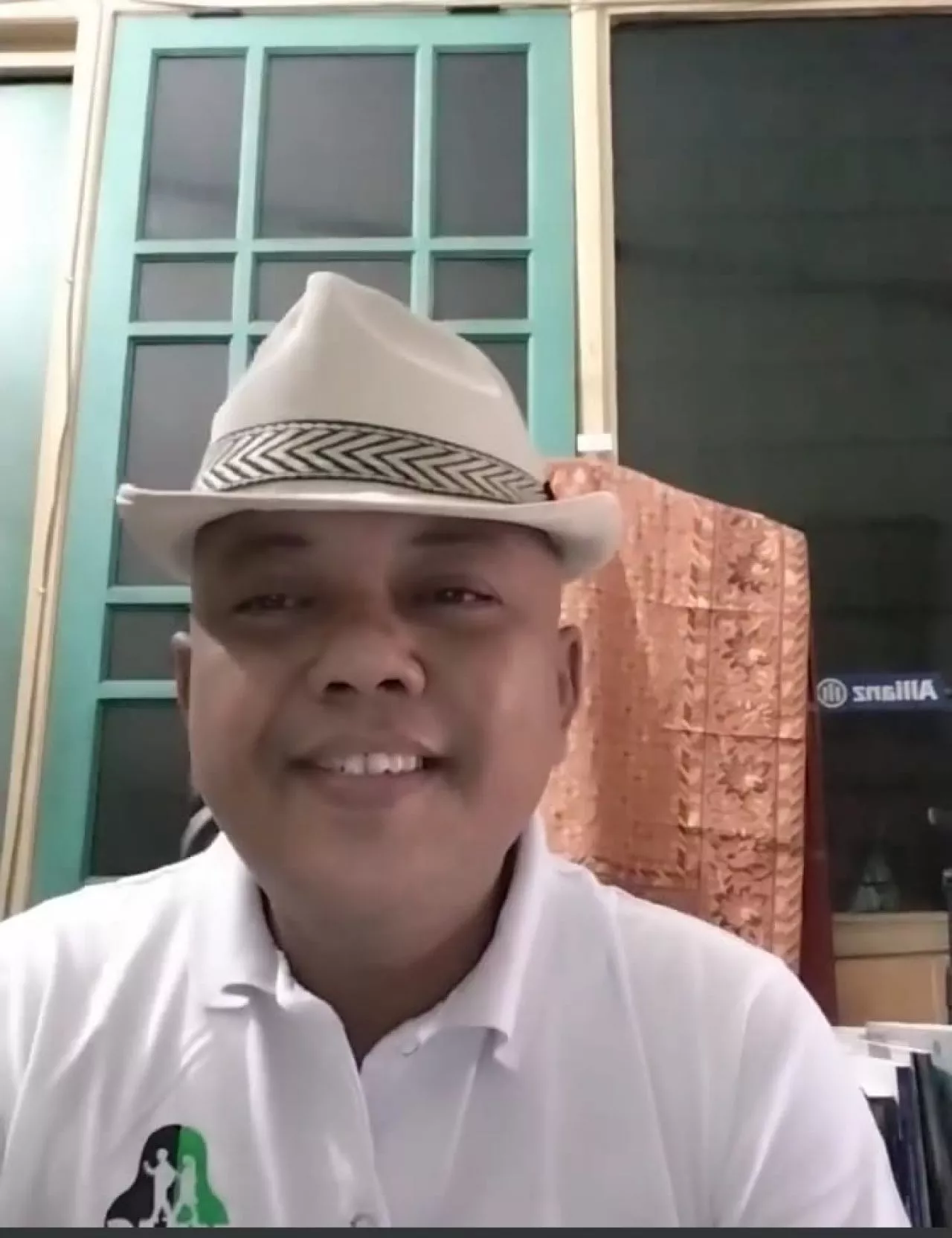 Kata-Kata Adalah Candu