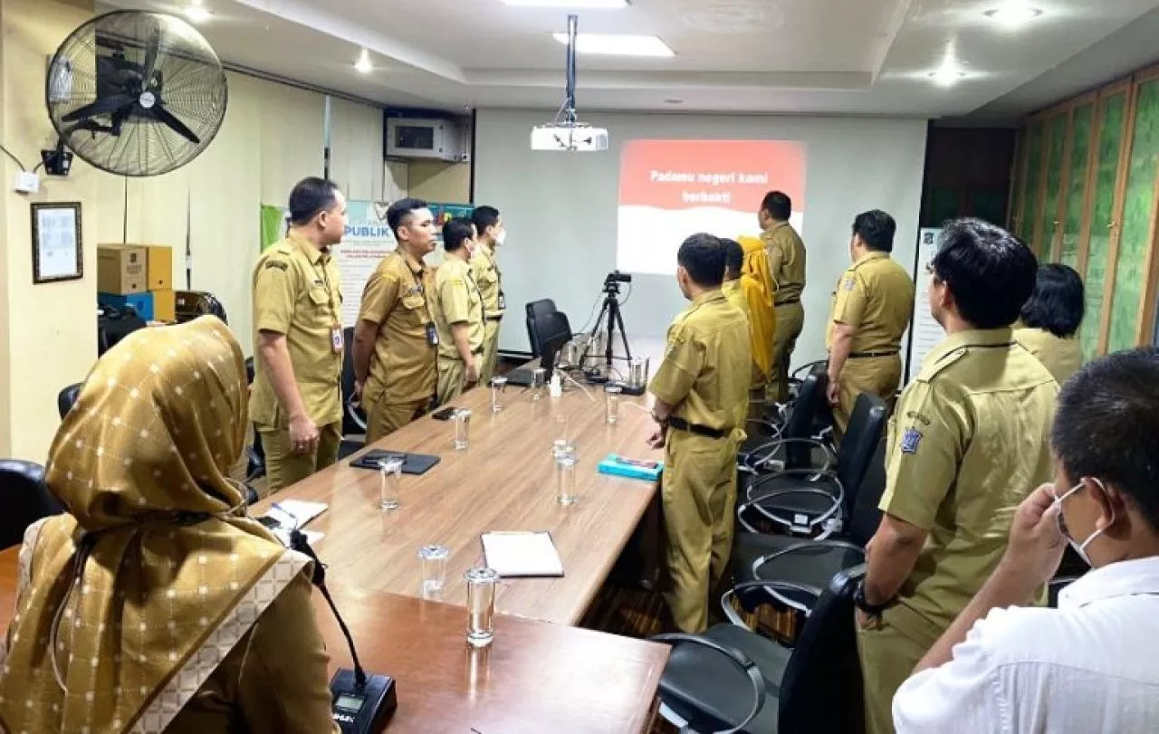 Pegawai Pemkot Surabaya Diwajibkan Menyanyikan Lagu Indonesia Raya Sebelum Bekerja