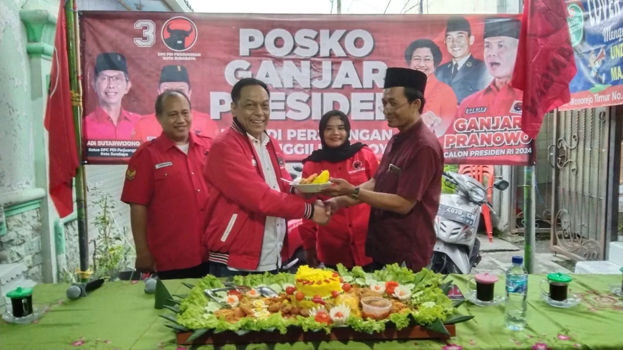 Kepala Bappillu DPC PDIP Surabaya Resmikan 5 Posko Ganjar Presiden dalam Semalam