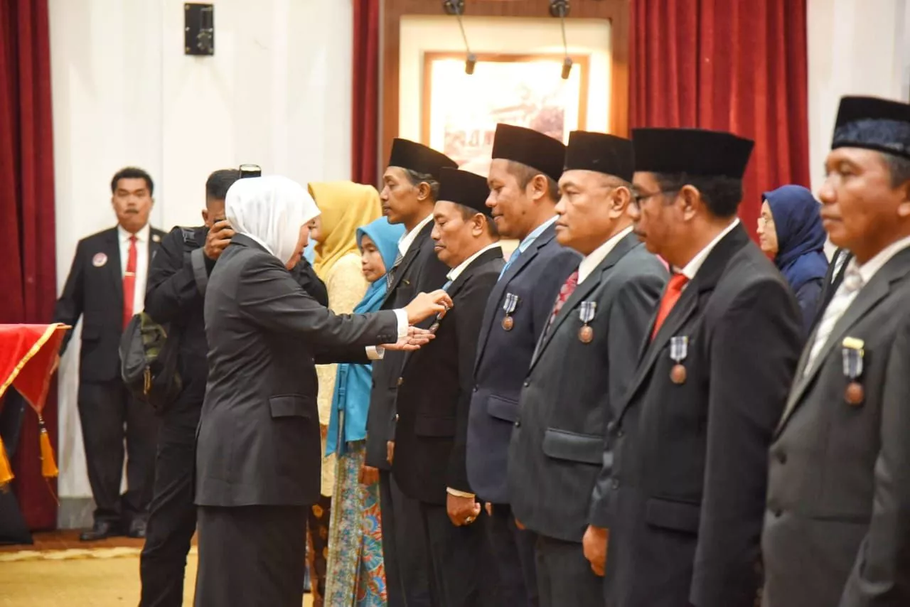 750 Guru Terima Satya Lencana Karya Satya