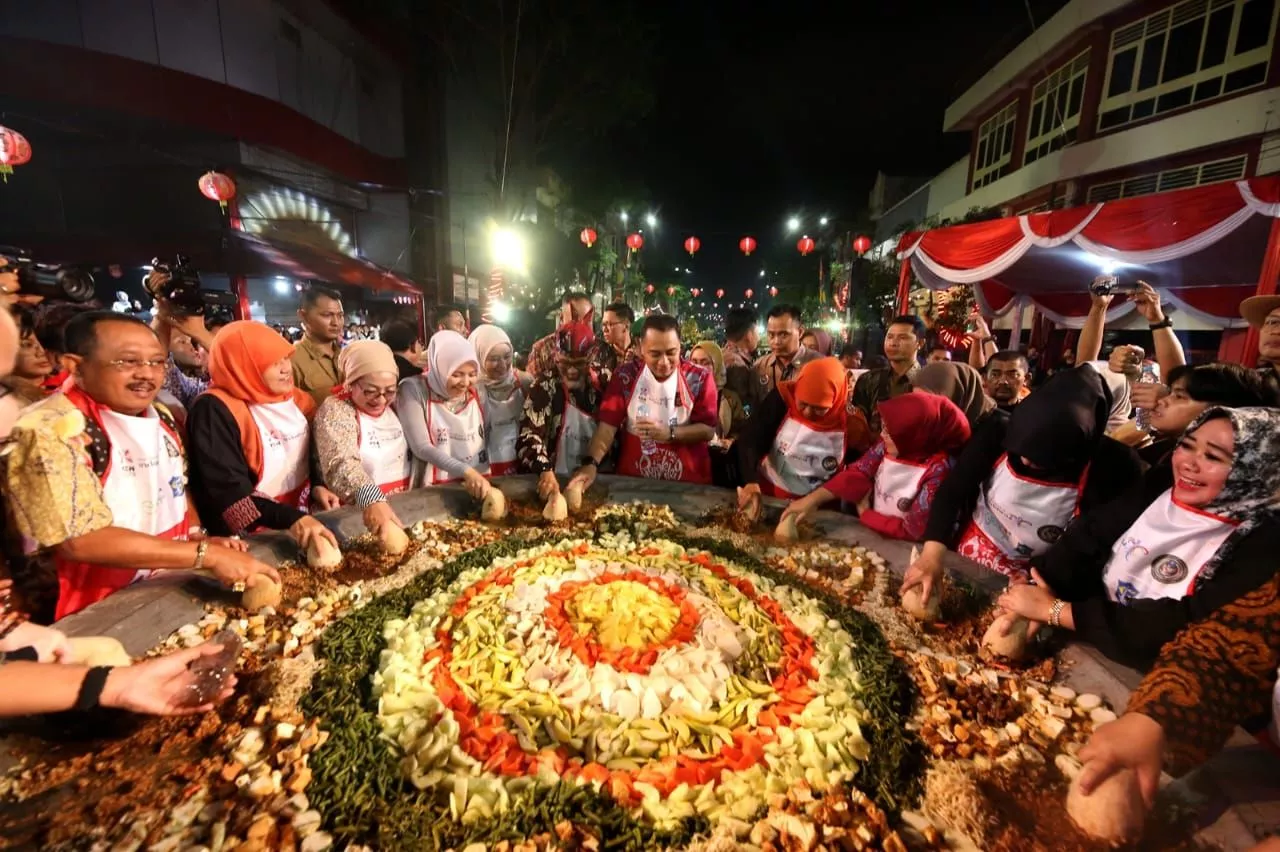 Festival Rujak Uleg Surabaya Masuk Daftar Kharisma Event Nusantara (KEN)