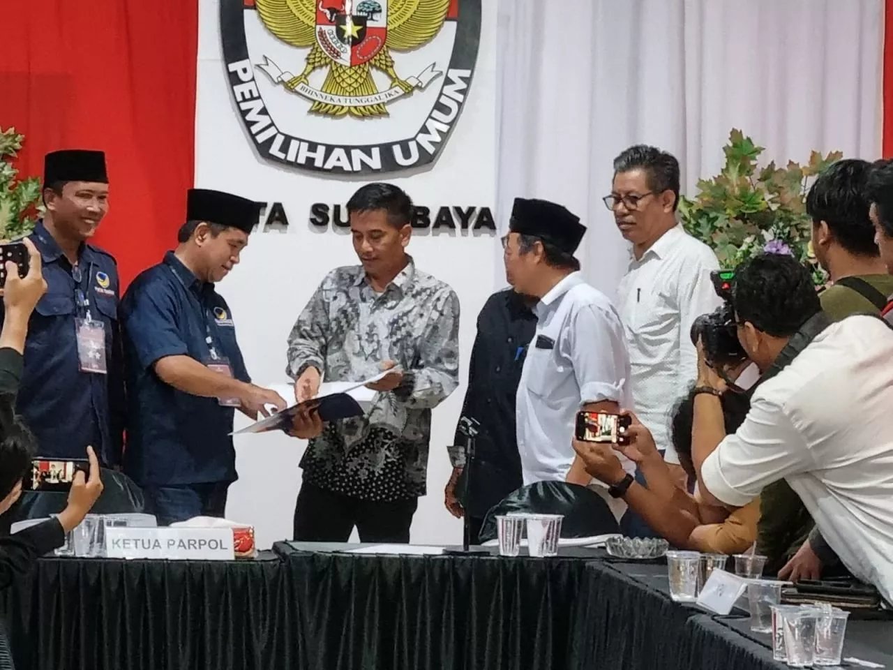 Serahkan Berkas Bacaleg ke KPU, Nasdem Surabaya Targetkan 8 Kursi