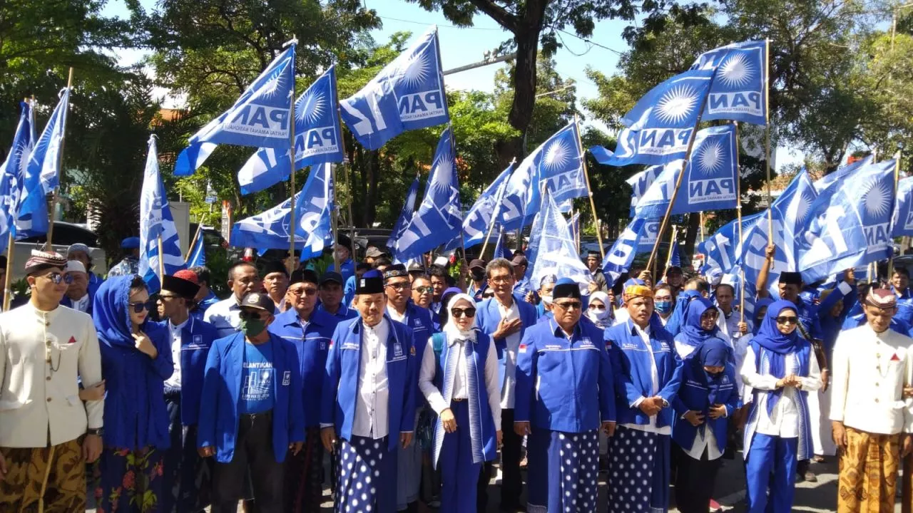 Serahkan Berkas Pendaftaran Bacaleg ke KPU, PAN Surabaya Targetkan 7 Kursi