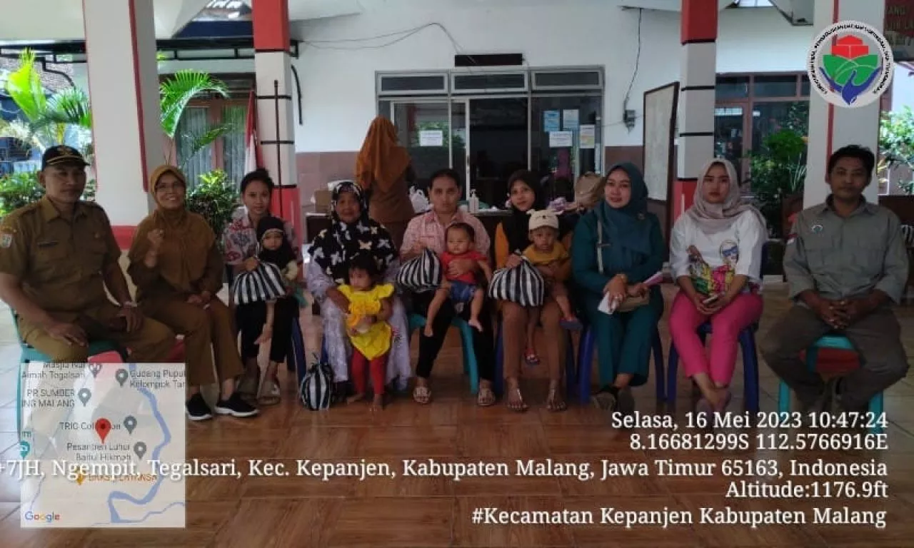 Cegah Stunting, Pemdes Tegalsari Kepanjen Sweeping Imunisasi dan Gelar PMT