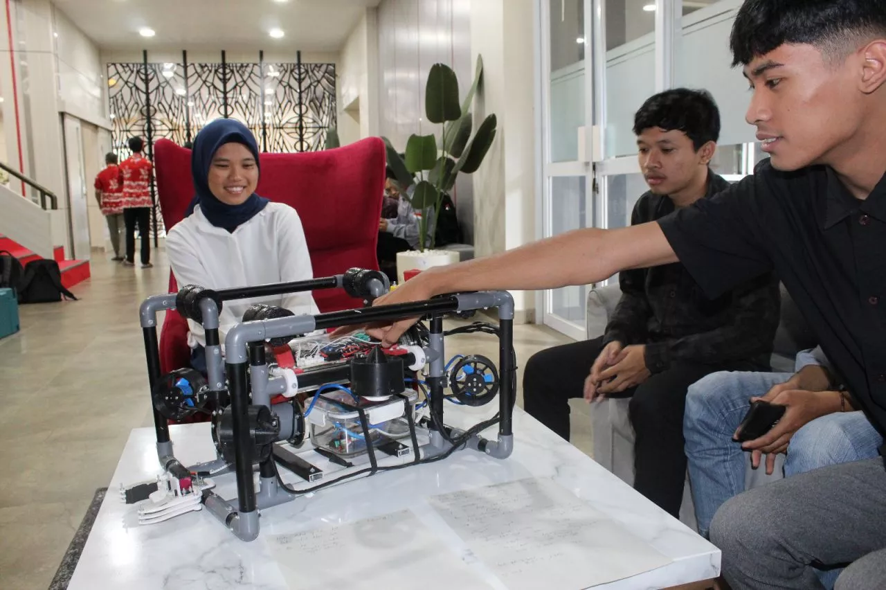 Empat Robot Fakultas Teknik Universitas Jember Melaju ke Ajang Kontes Robot Indonesia 2023