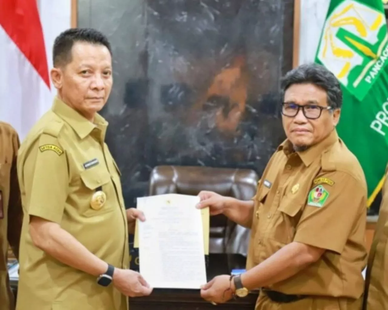 Wahyudi Adisiswanto Terima SK Perpanjangan Pj Bupati Pidie