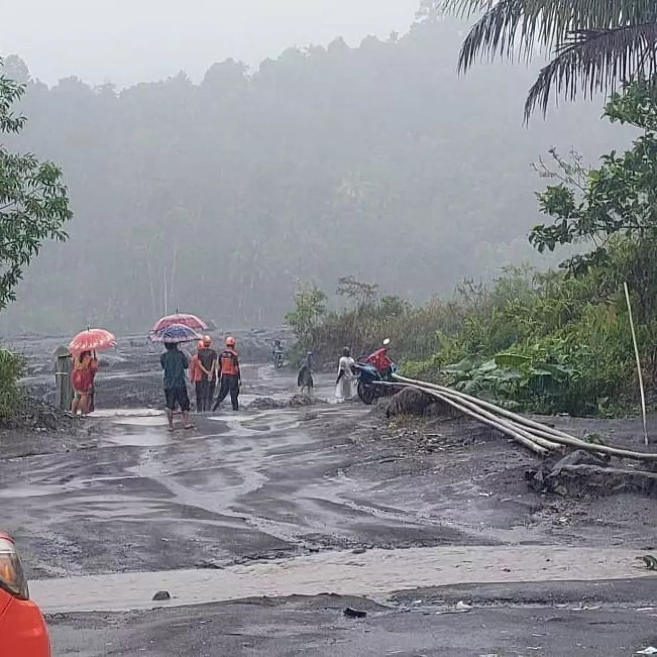 Longsor Landa Lumajang, Tiga Orang Jadi Korban