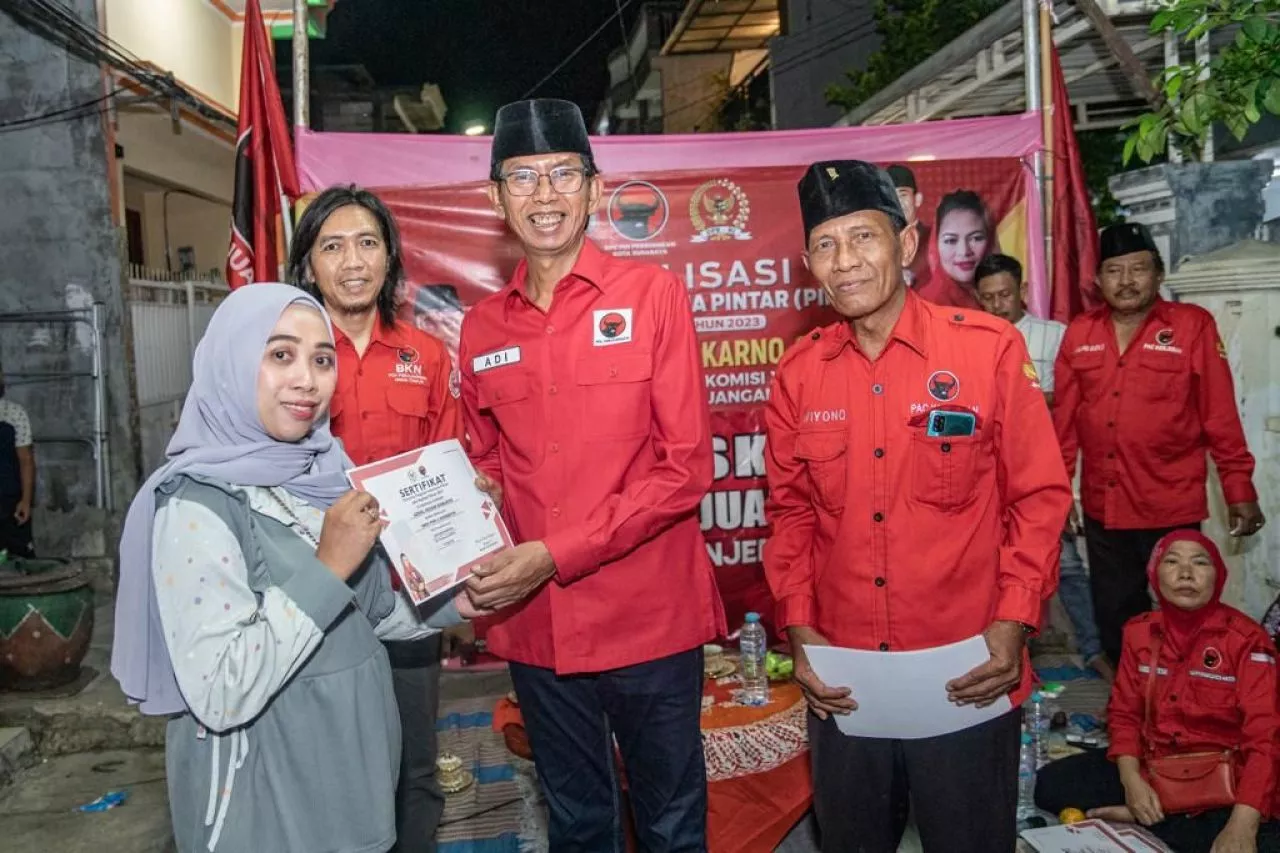Ganjar Pranowo dan PDIP Tidak Terkejar di Surabaya, Adi Sutarwijono: Survei Dijadikan Kaca Benggala
