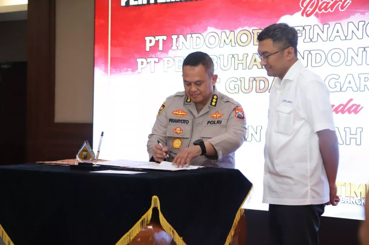 Dukung Pelayanan Polda Jatim, Pelindo Regional 3 Hibahkan 55 Komputer