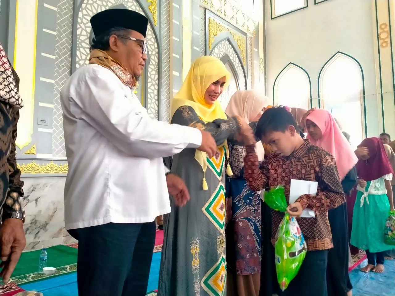 Awali Tahun Ke Dua Kerja, Pj. Bupati Pidie Santuni Anak Yatim