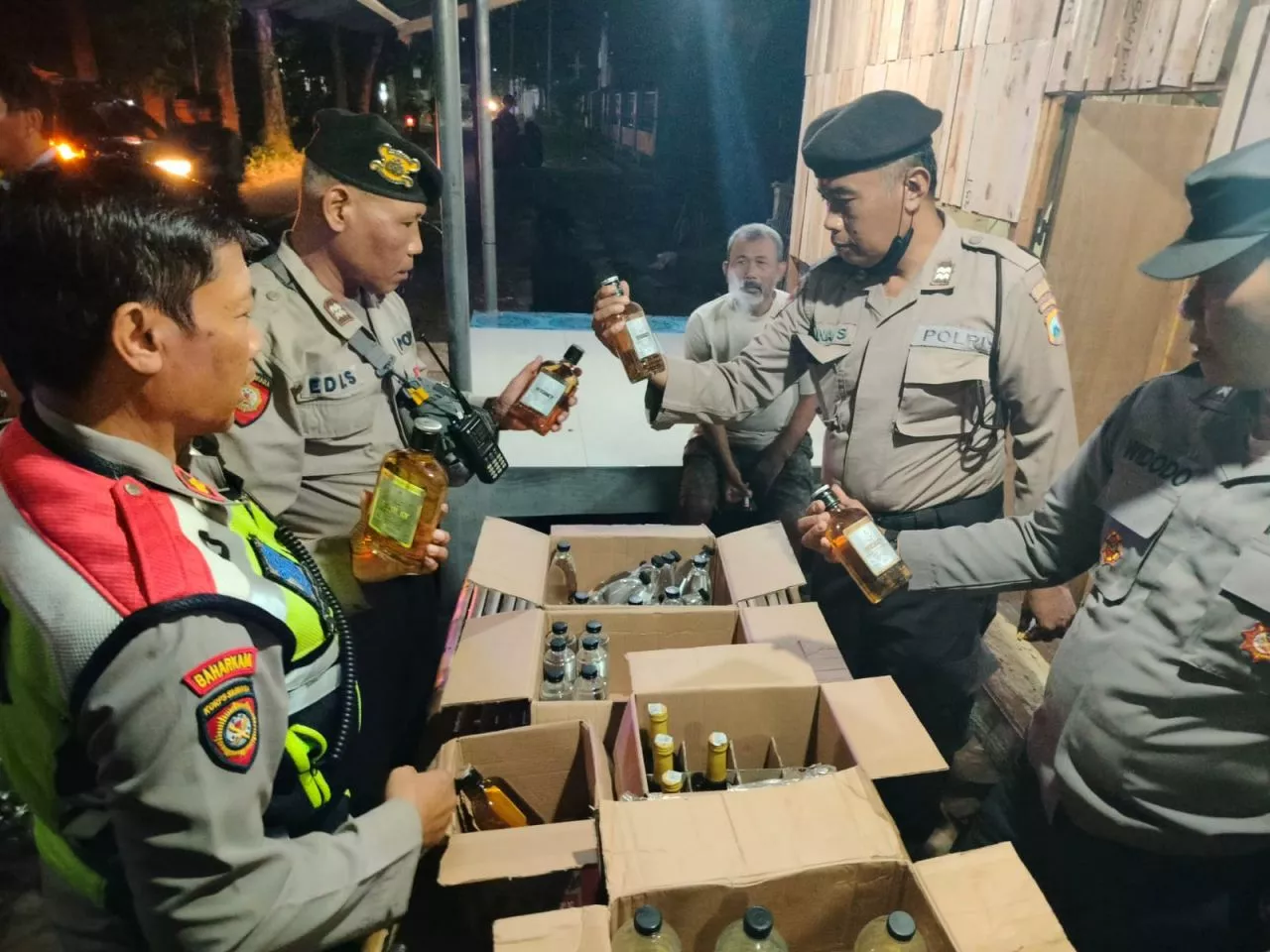 Operasi Pekat Polres Kediri Kota, Amankan Ratusan Botol Miras