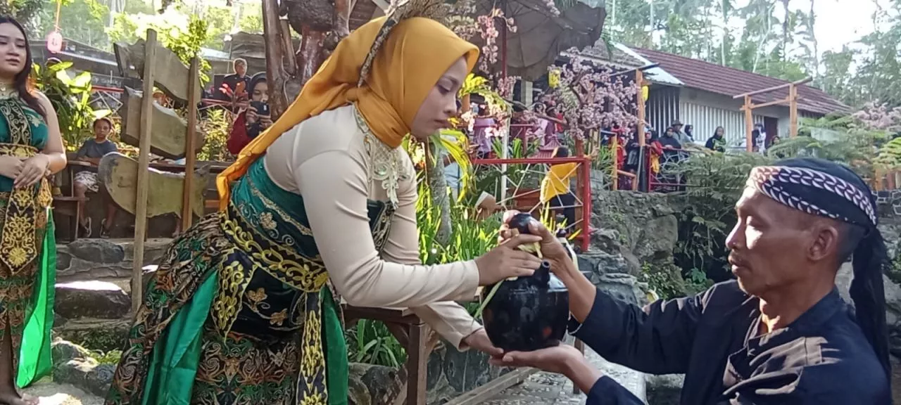 Lestarikan Budaya, Warga Desa Bangelan Wonosari Gelar Kirab 1001 Tumpeng