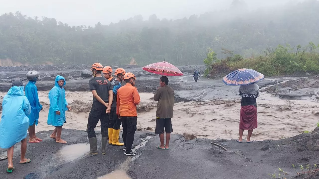 Gubernur Khofifah Gerak Cepat Tangani Bencana Banjir Lahar Dingin di Lumajang