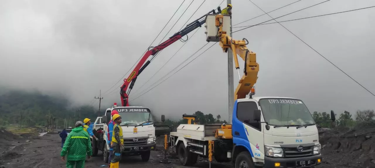 PLN Kebut Pemulihan Jaringan Listrik Dampak Banjir Lahar Dingin Lumajang