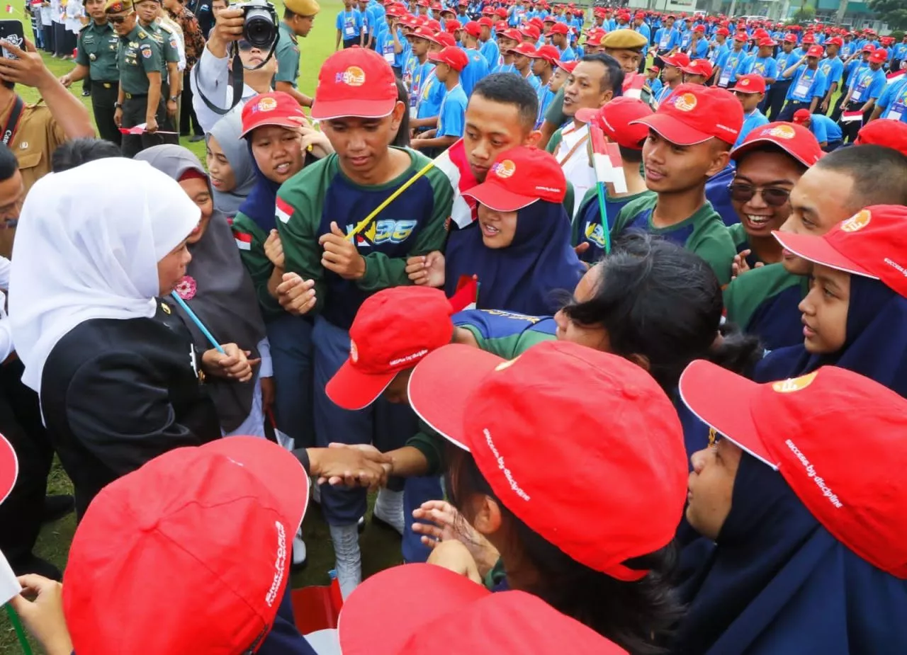 Gubernur Khofifah Ajak Siswa Kuatkan Karakter Sebagai Pelajar Pancasila