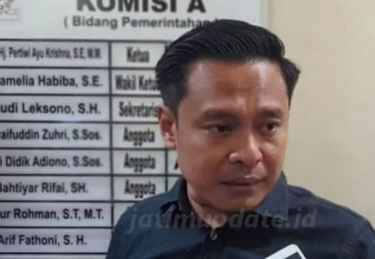 Arif Fathoni Meradang, Banyak Baliho dan Banner Caleg Golkar Ditertibkan