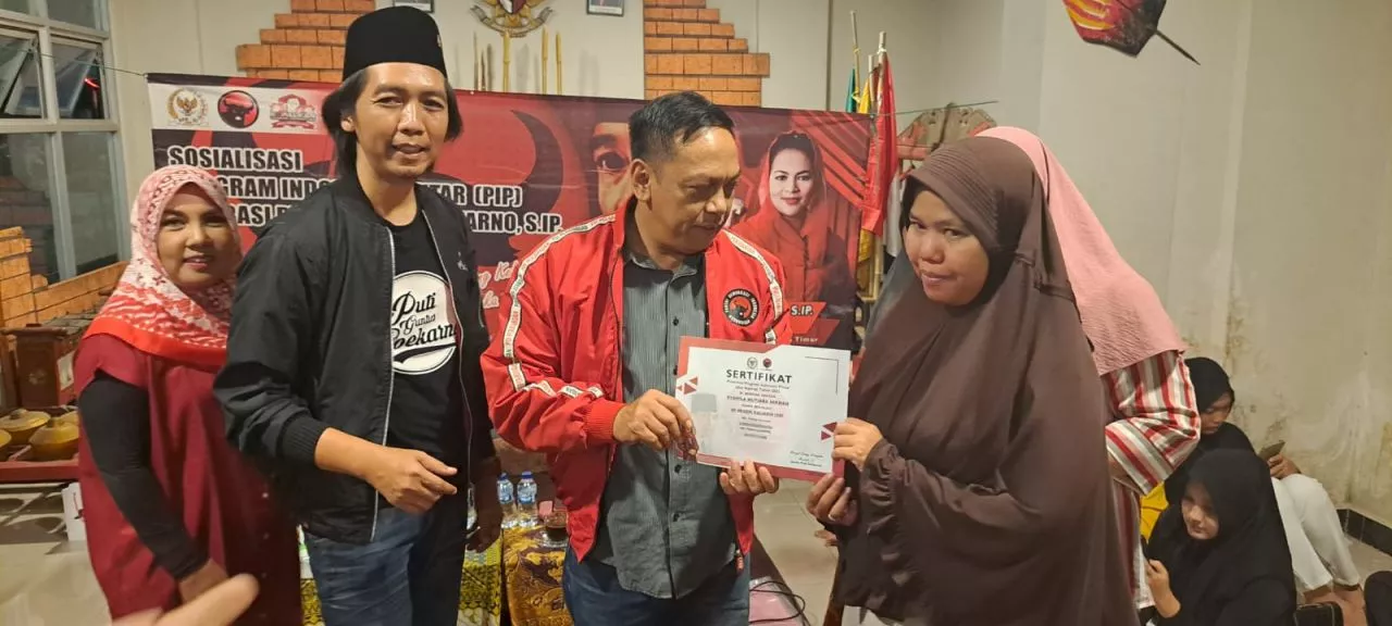 Ratusan Warga Rusunawa Keputih Menerima Manfaat Beasiswa PIP Puti Guntur