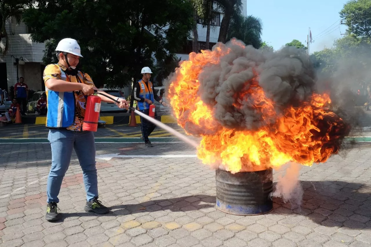 Pelindo Regional 3 Gelar  Lomba Ketangkasan Memadamkan Api