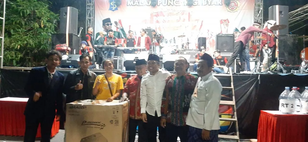 Sekretaris Fraksi PDI-P Surabaya Semarakkan HUT RI Bersama Warga Dukuh Suterejo