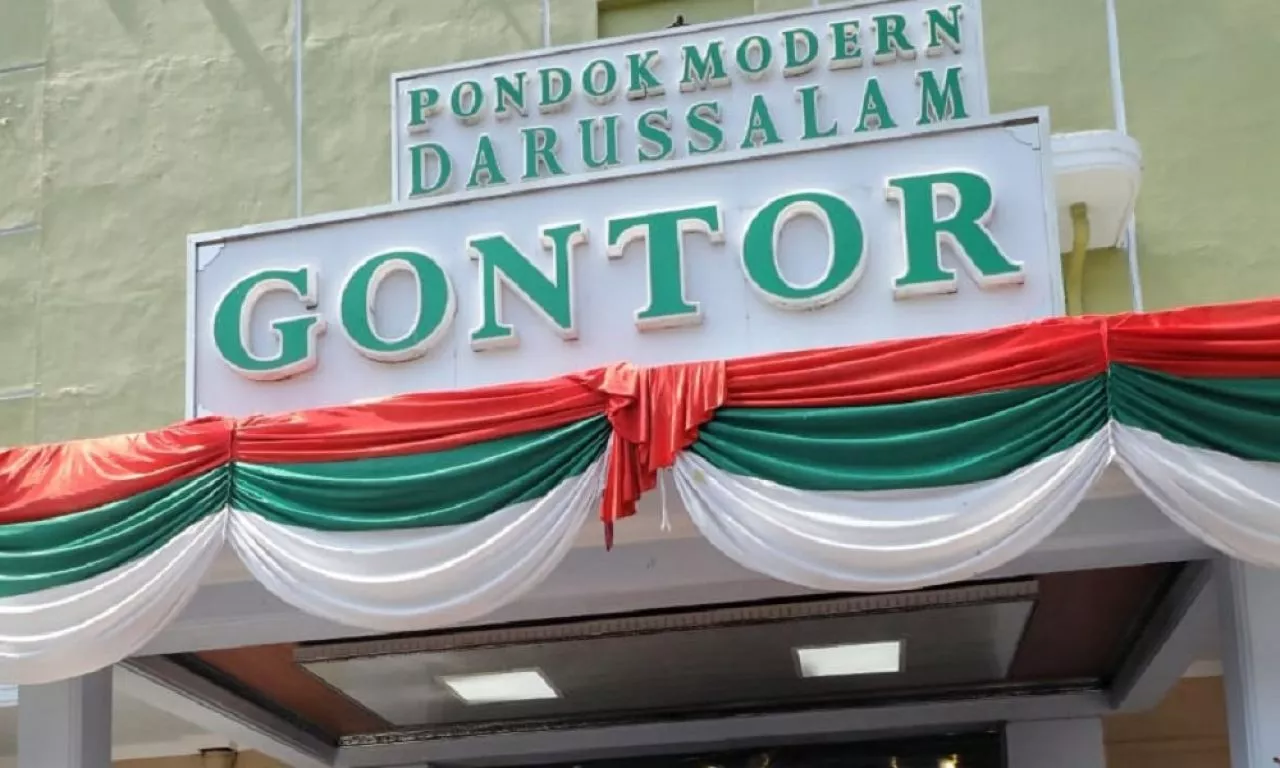 Sujud Syukur Warnai Pembukaan 100 Tahun Pondok Modern Darussalam Gontor