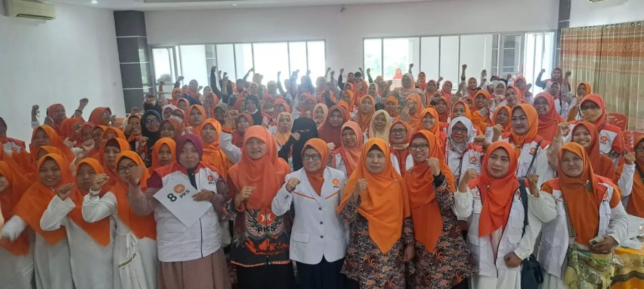 Gelar Maulud Nabi, PKS Surabaya Kukuhkan Relawan Perempuan
