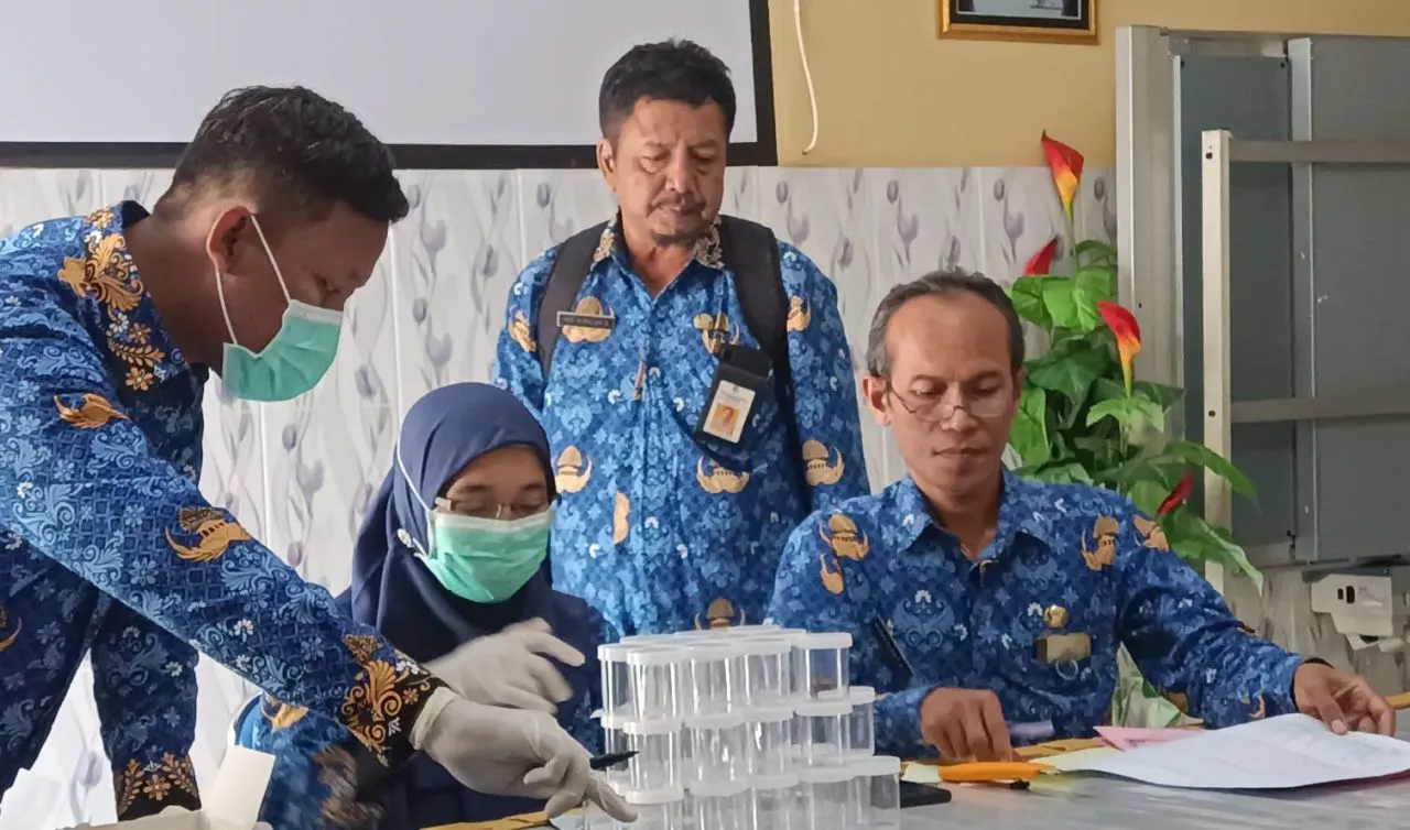 33  PNS Bakesbangpol Lamongan Jalani Tes Urine, Alhamdulillah Semuanya Negatif