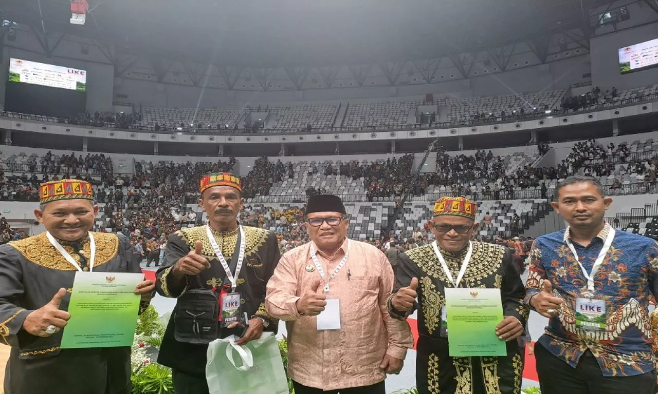 Jaga Kelestarian, Jokowi Berikan SK Hutan Adat Untuk Masyarakat Adat Pidie