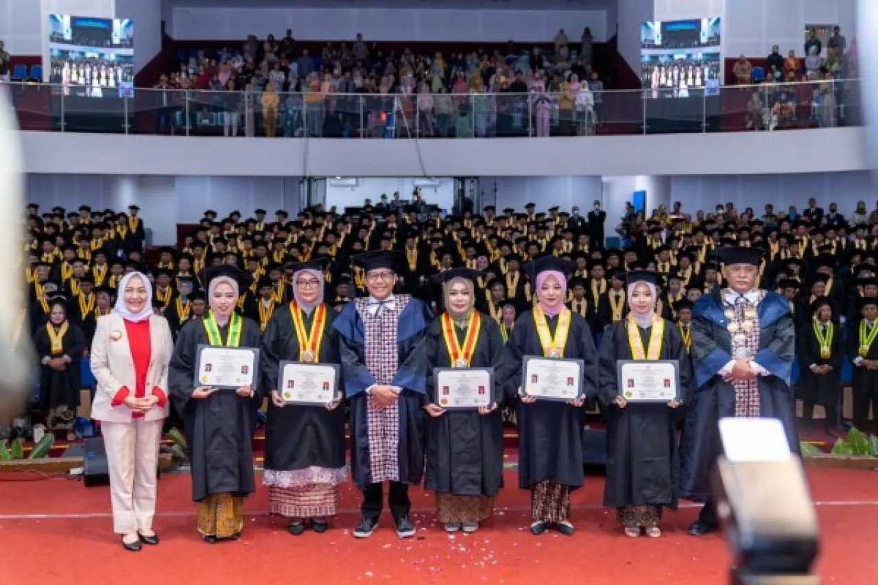 384 Penerima Beasiswa RPL Desa Kabupaten Bojonegoro Di Wisuda