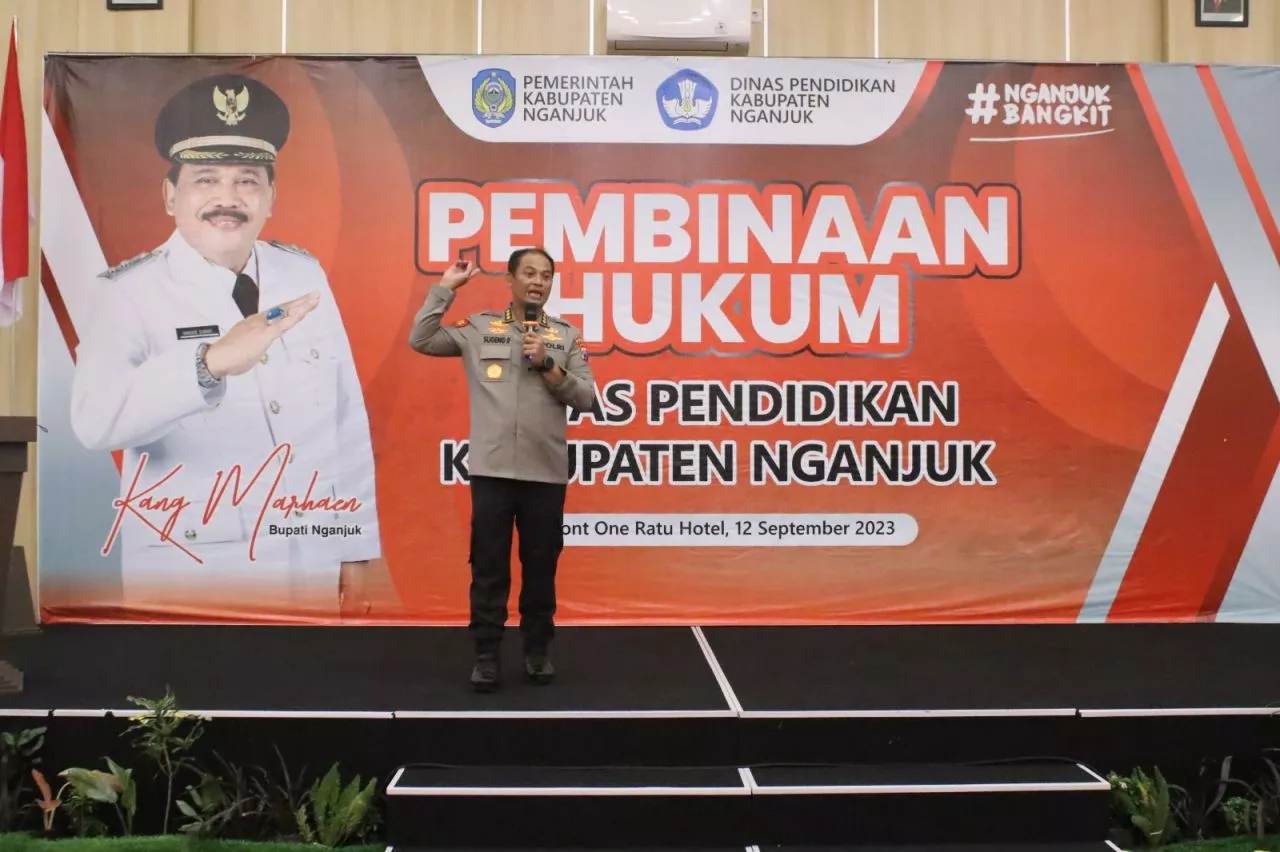 Polda Jatim Gelar Pembinaan Hukum Di Dinas Pendidikan Kabupaten Nganjuk