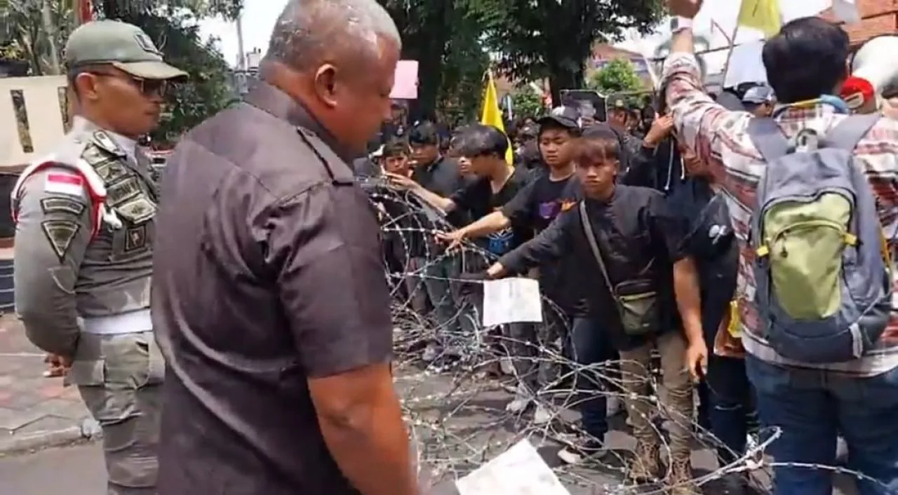 Unjuk Rasa PMII Jember Bentrok, Satu Mahasiswa Terluka