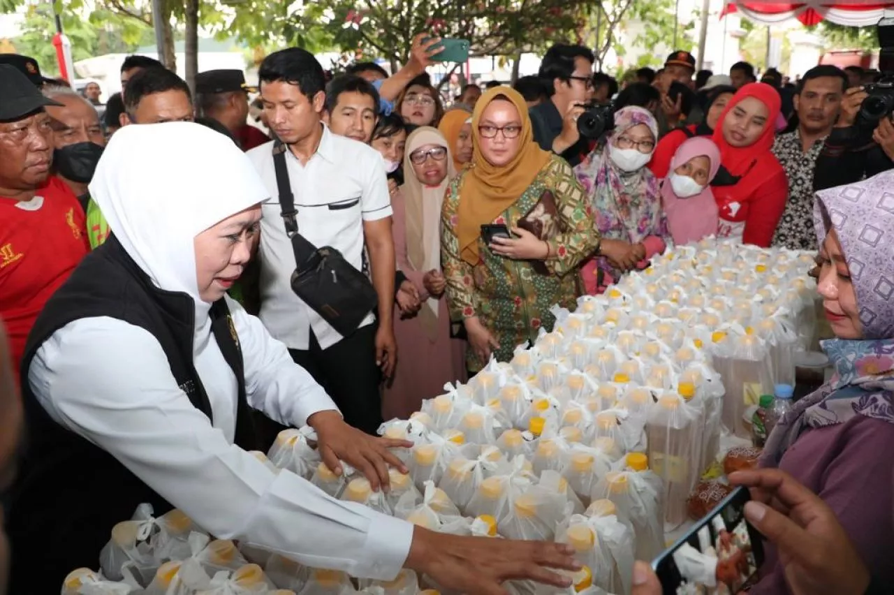 Khofifah Terus Gencarkan Pasar Murah di Berbagai Titik di Jatim