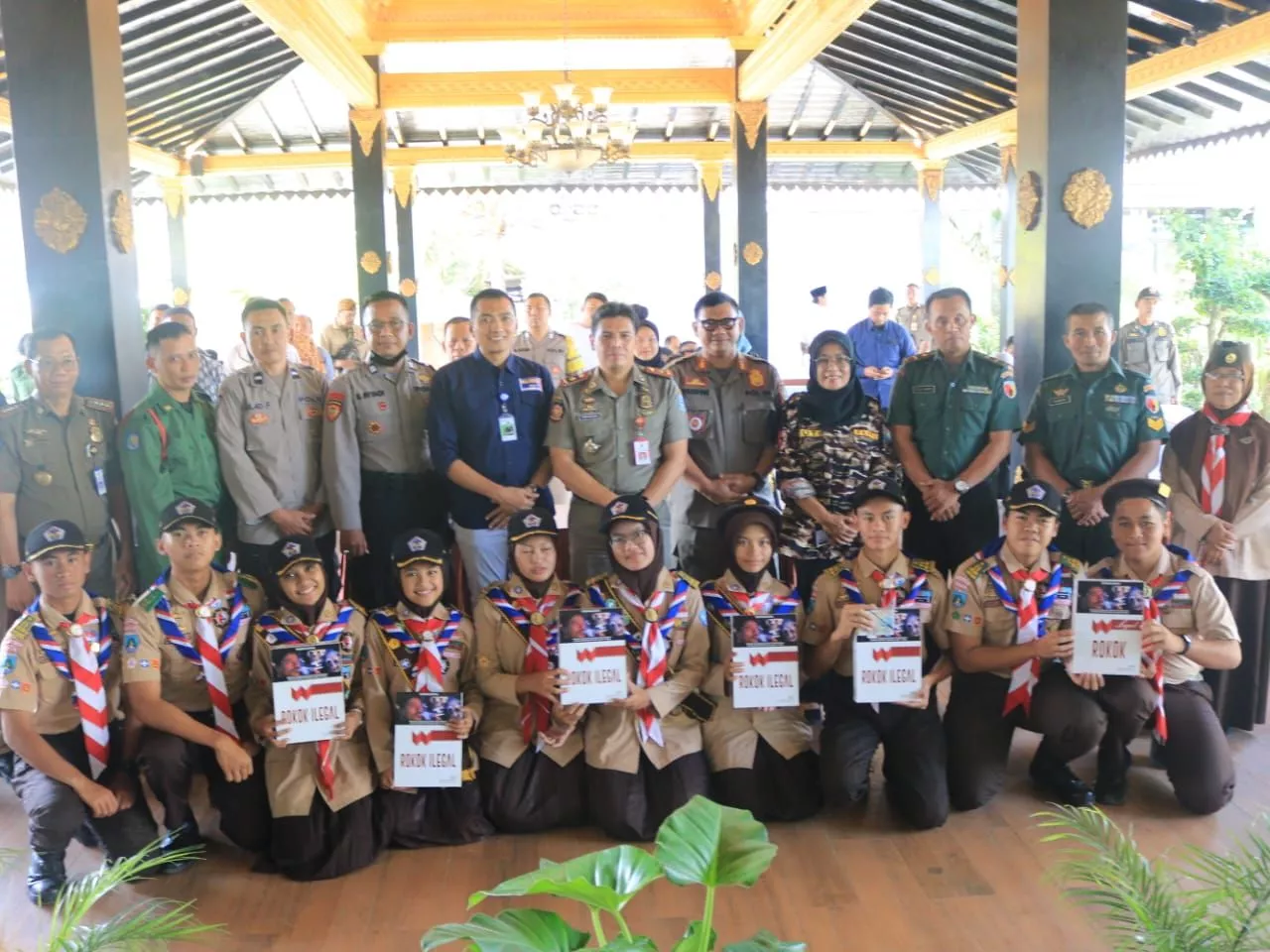 Ajak Masyarakat, Satpol PP Jatim Gempur Rokok Ilegal di Kabupaten Blitar