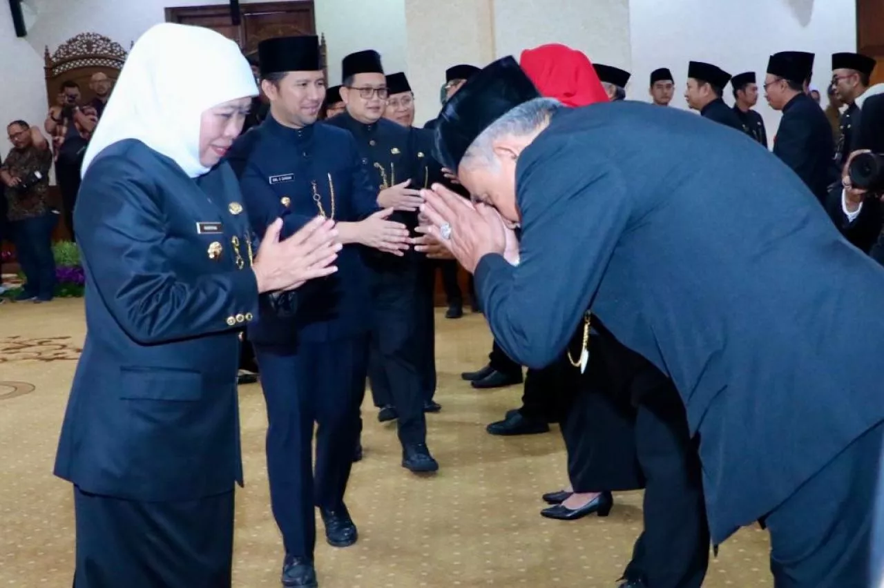 Khofifah Minta Lima Pejabat Baru Eselon II Segera Adaptasi dan Tancap Untuk Sisa Tahun Anggaran 2023