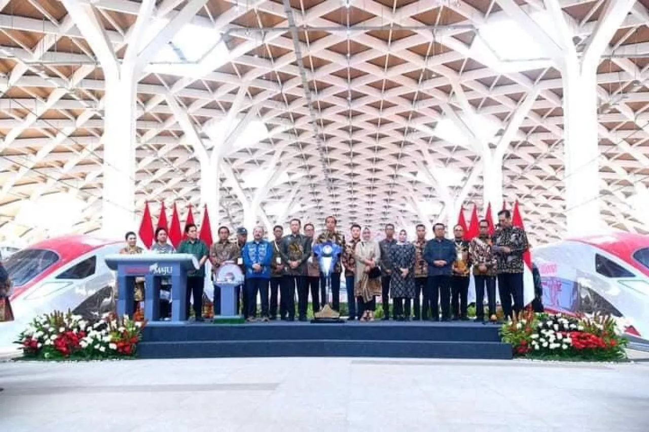 Presiden Jokowi Resmikan Kereta Cepat Jakarta - Bandung