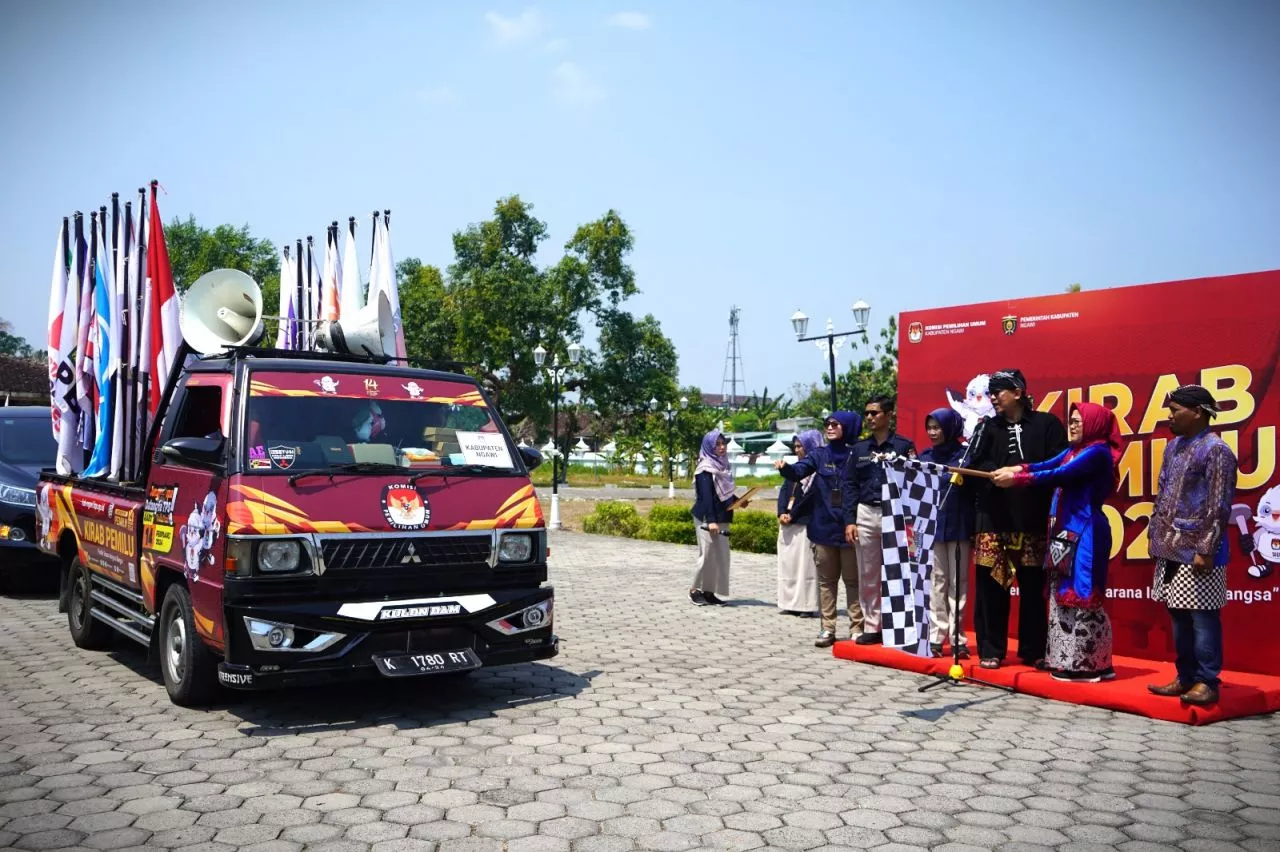 Kirab Pemilu 2024, Arak-arakan KPU se Jatim Tiba di Sragen