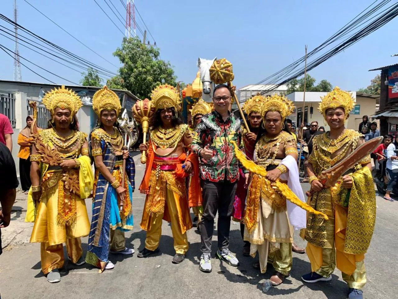 Sedekah Bumi Warga Sambikerep, RT03 Kenakan Kostum Unik ala Mahabharata