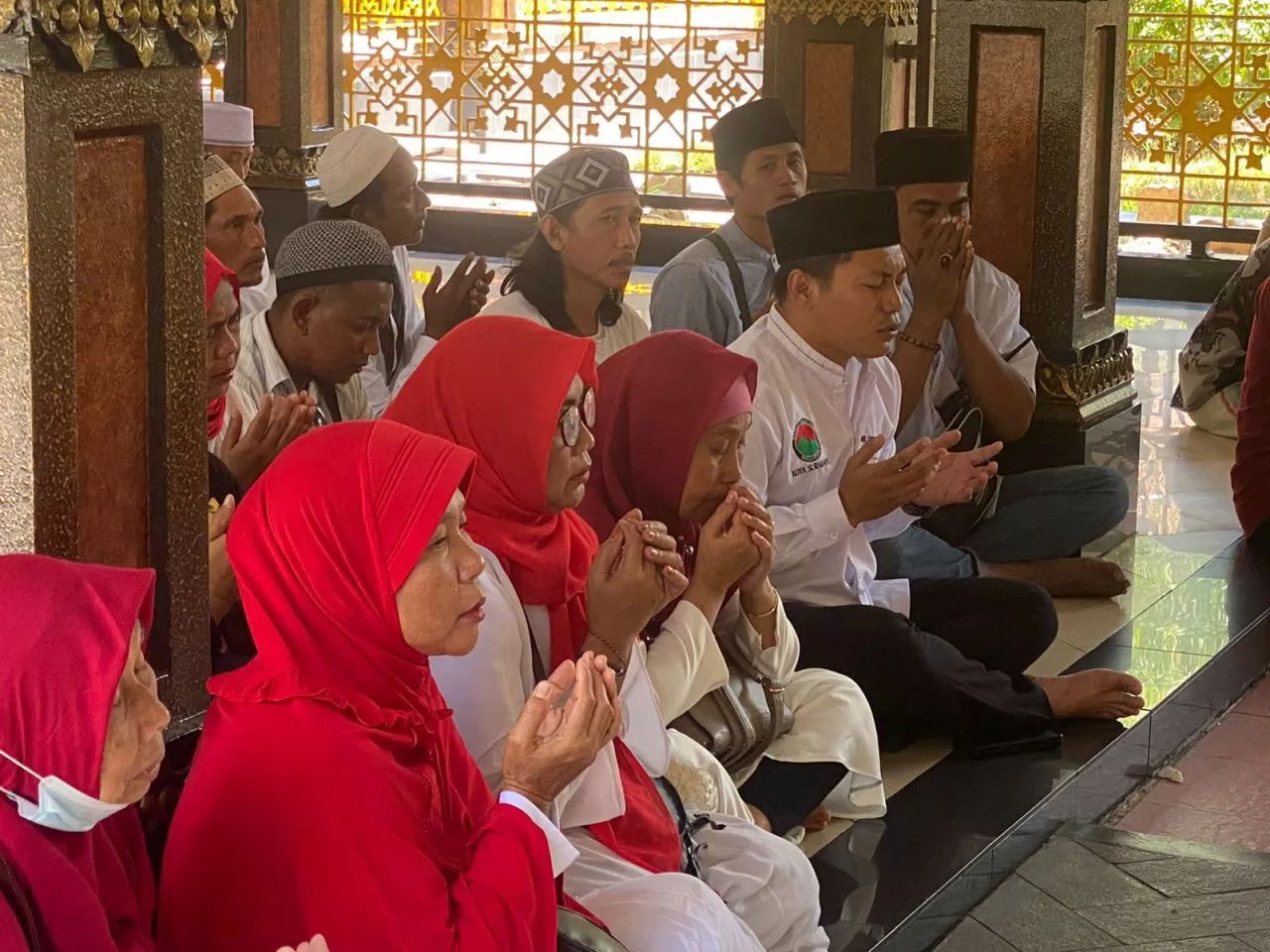 Sambut Hari Santri Nasional, Bamusi Surabaya Ziarah ke Makam Mbah Hasyim di Jombang