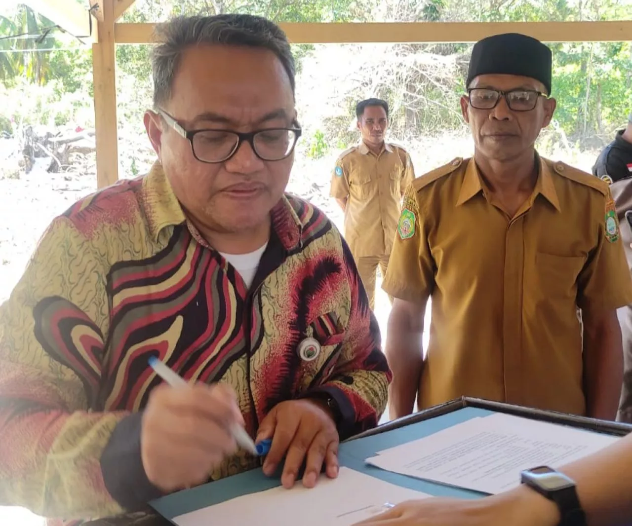 Kemendes Resmikan Bantuan Rumah Produksi Mesin Pengolahan Kopra di Sula